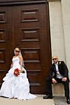Wedding photograph of a bride and groom relaxing at Dundurn Castle in Hamilton
